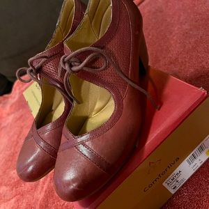 EUC Used only a couple of times, perfect for dancing! Comfortiva cranberry color